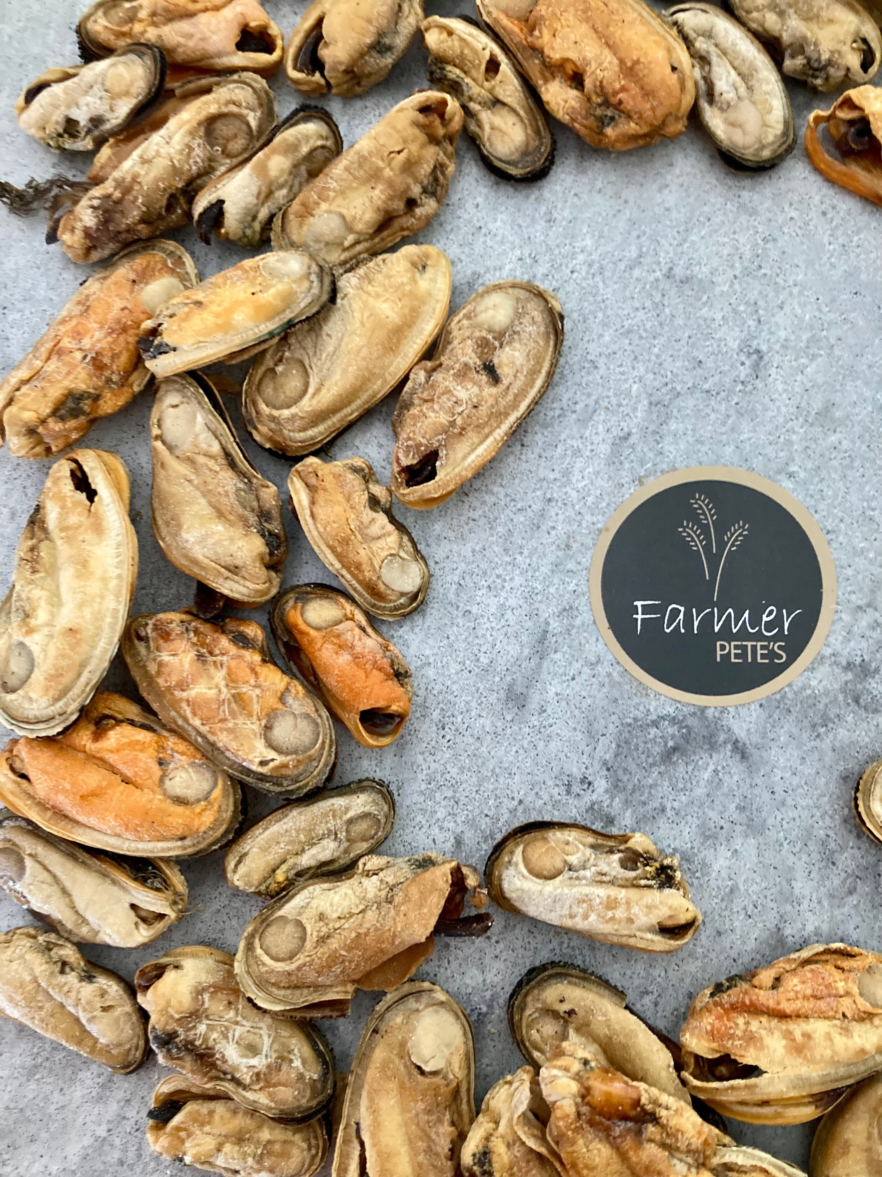 Farmer Pete&#39;s 100% natural green lipped mussel treats for dogs. 