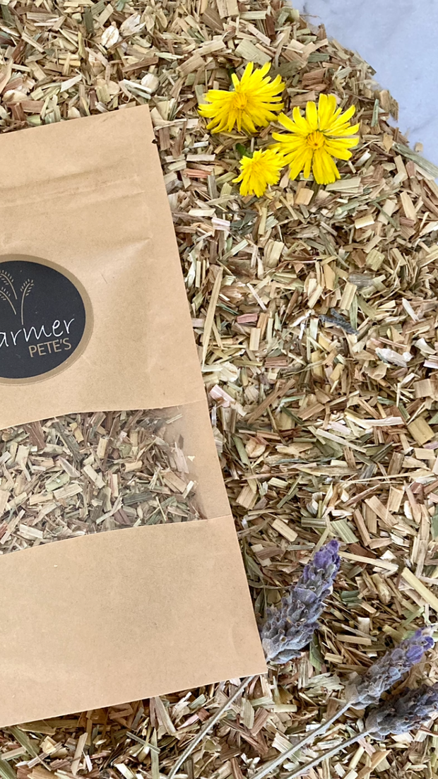 Farmer Pete's Flower Fields Chaff Sprinkles for Rabbits and Guinea Pigs.