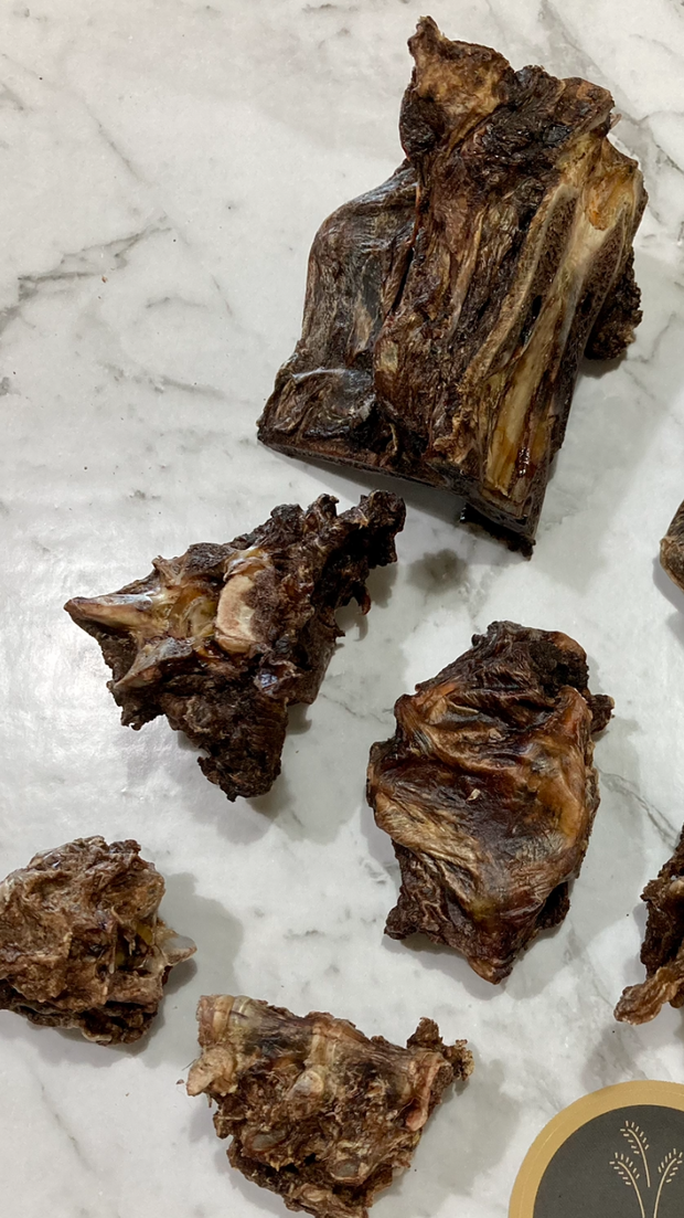 Australian dehydrated Kangaroo spine chunk dog chews. Buy dental chew Roo spine chunks from Farmer Pete's.