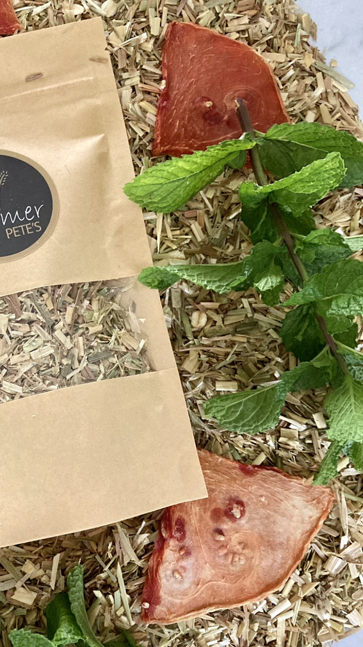 Farmer Pete's Mint Melon Chaff Sprinkles for Rabbits and Guinea Pigs.