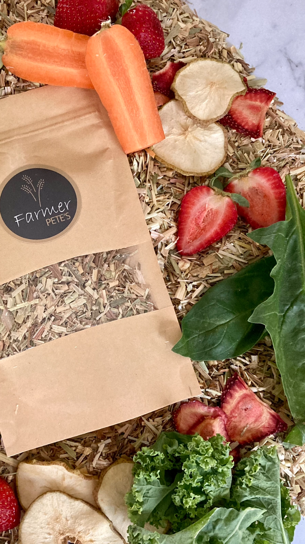 Large mixture of chaff sprinkles, Rainbow Chaff sprinkles packed with flavour for fussy rabbits and guinea pigs.