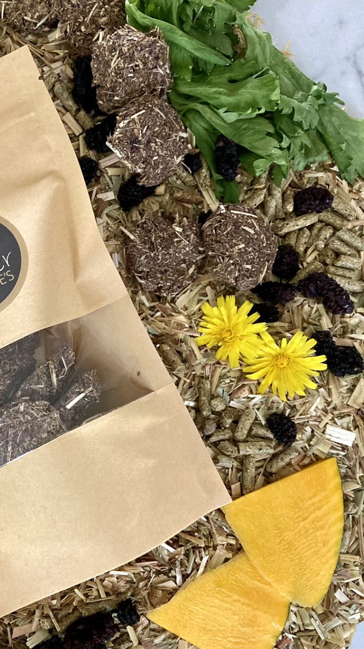 Farmer Pete's Thursday Tempter biscuits made from fresh Australian ingredients. Only the best for your pocket pets.