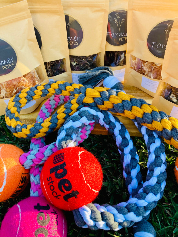 Buy the perfect gift for your pooch with a Farmer Pete's large gift box.